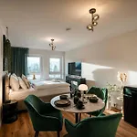 Boutique-studio I Zentral I Parkplatz I Waschtrockner I Inkl Aktivcard - 130 Gratis-erlebnisse Apartment